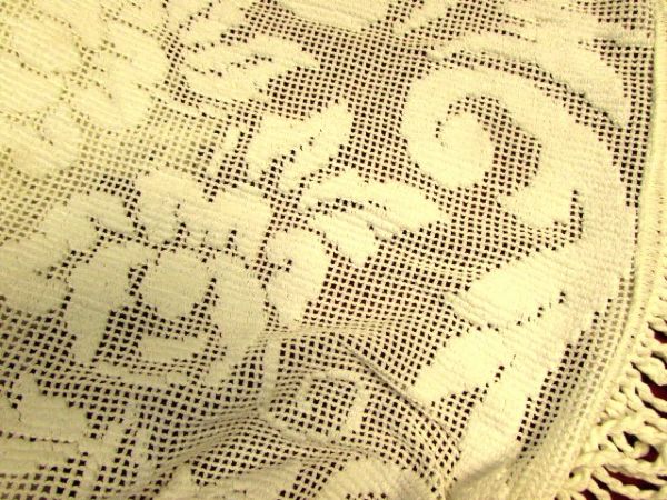 GORGEOUS NEW OPEN WEAVE BEDSPREAD 