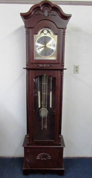 ELEGANT GRANDFATHER CLOCK WITH QUARTZ MOVEMENT 