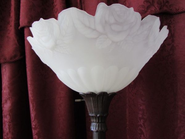 BEAUTIFUL FLOOR LAMP WITH ROSE EMBELLISHED SHADE 