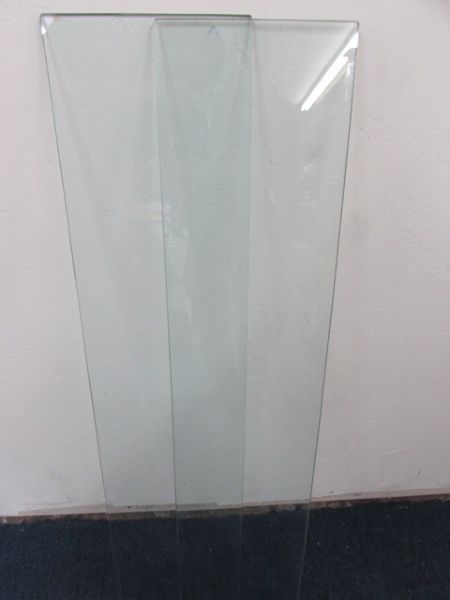 TWO PIECES OF TEMPERED GLASS FOR SHELVING