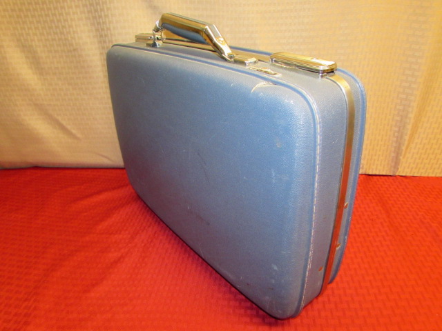 3 Piece Women Vintage Suitcase Set with Hat Box, embossed blue
