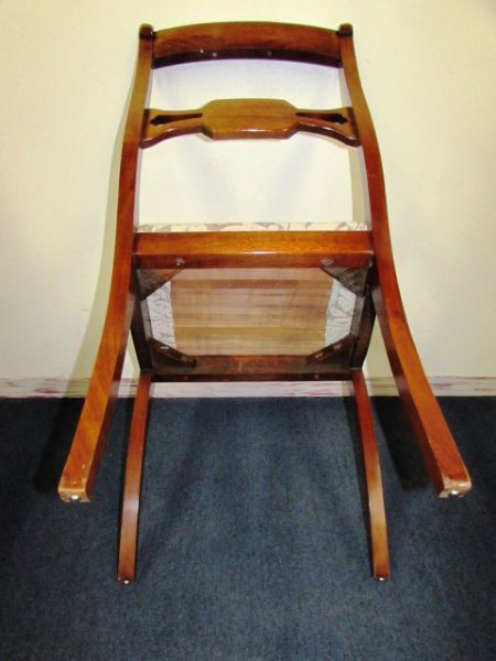 MATCHING VINTAGE SIDE CHAIR WITH UPHOLSTERED SEAT 