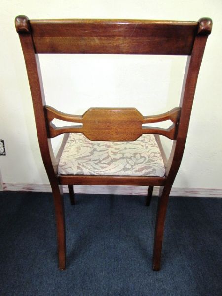 MATCHING VINTAGE SIDE CHAIR WITH UPHOLSTERED SEAT 