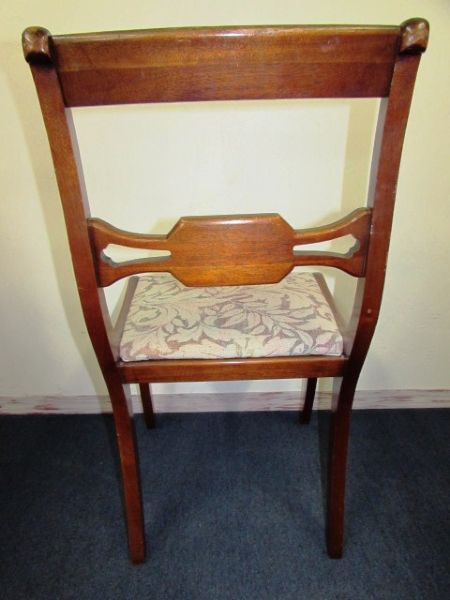 MATCHING VINTAGE SIDE CHAIR WITH UPHOLSTERED SEAT 