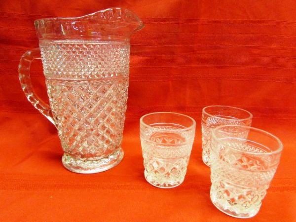 BEAUTIFUL VINTAGE WEXFORD PRESSED GLASS!   NIB FOOTED CAKE PLATE W/DOME, PITCHER, GLASSES & CANISTER 