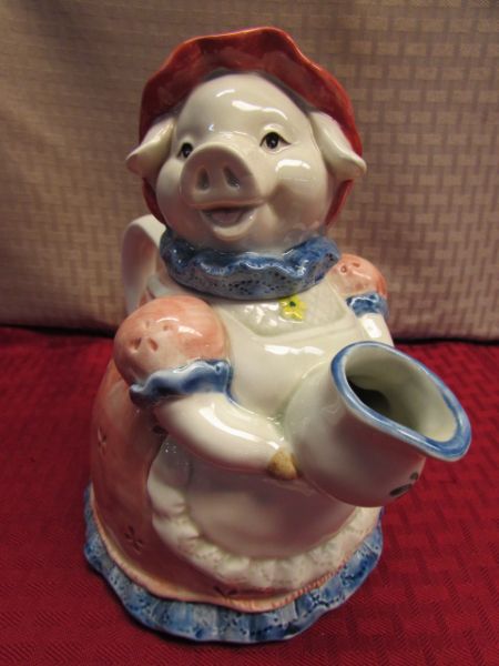 SWEET VINTAGE OTIGIRI GRANDMOTHER PIG TEA POT - HANDPAINTED