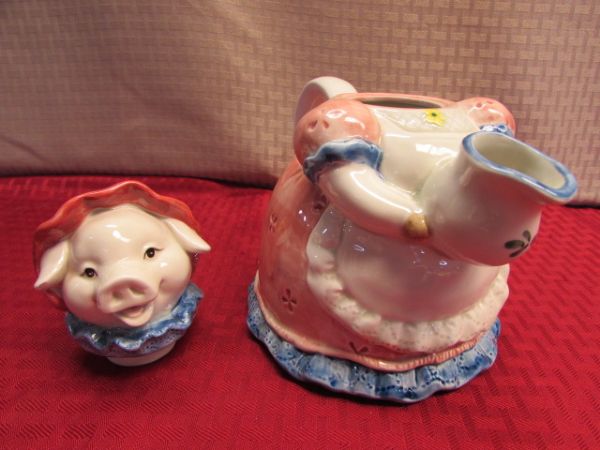 SWEET VINTAGE OTIGIRI GRANDMOTHER PIG TEA POT - HANDPAINTED