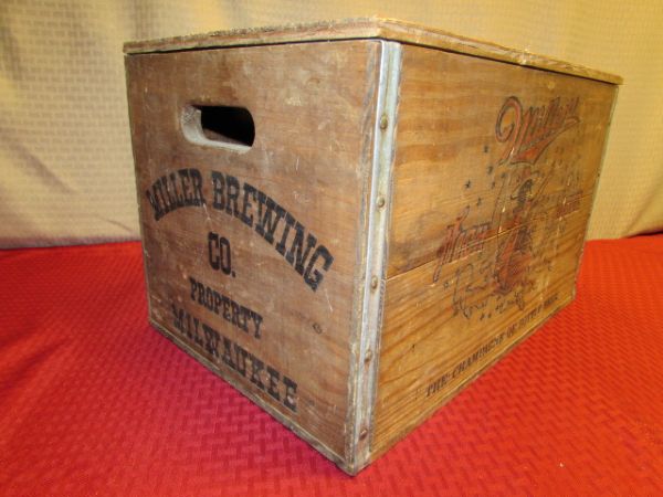 AWESOME VINTAGE MILLER HIGH LIFE WOOD CRATE WITH BOTTLE CAP CHECKER BOARD LID 