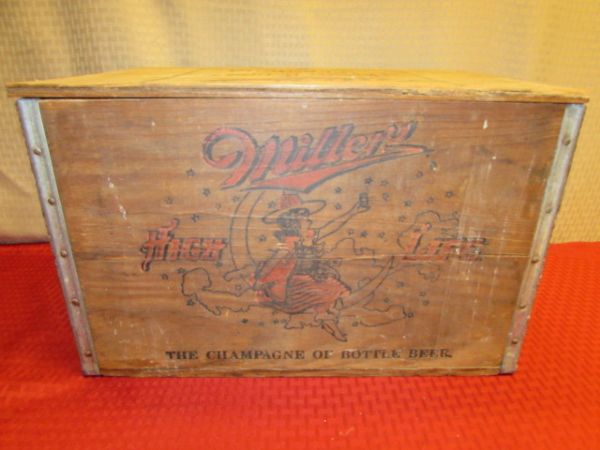 AWESOME VINTAGE MILLER HIGH LIFE WOOD CRATE WITH BOTTLE CAP CHECKER BOARD LID 