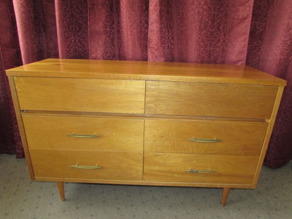 NICE MID CENTURY MODERN 6 DRAWER DRESSER