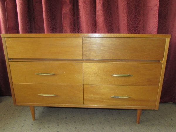 NICE MID CENTURY MODERN 6 DRAWER DRESSER