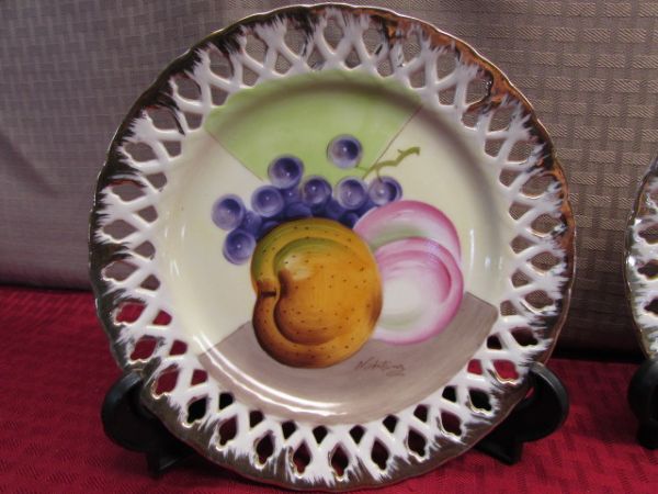 PIE & COFFEE - WONDERFUL CERAMIC COVERED PIE PLATE, 2 VINTAGE DECORATIVE PLATES & 6 PEDESTAL MUGS