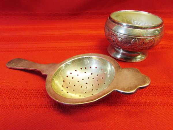 VINTAGE ELEGANCE - STUNNING CUT CRYSTAL PITCHER & SILVER PLATE TEA STRAINER WITH DRIP POT 