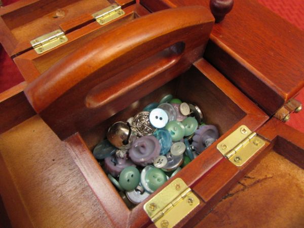 VINTAGE SINGER SEWING CADDY, WOVEN SEWING BASKET, WOOD SPOOL THREAD, BUTTONS & MORE