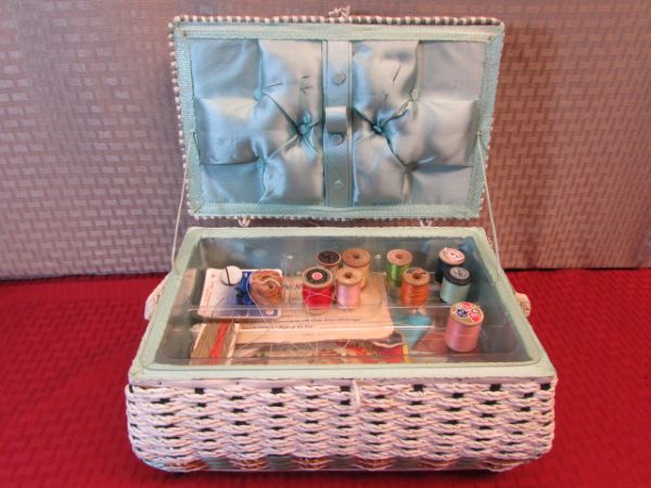 VINTAGE SINGER SEWING CADDY, WOVEN SEWING BASKET, WOOD SPOOL THREAD, BUTTONS & MORE