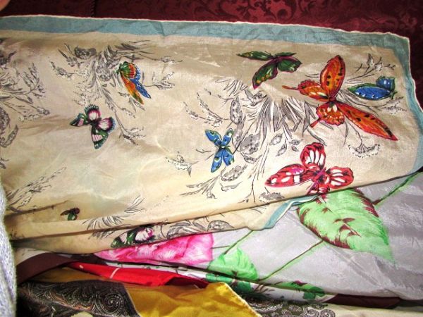 OVER A DOZEN BEAUTIFUL VINTAGE SCARVES-MANY DIFFERENT PATTERNS & COLORS!