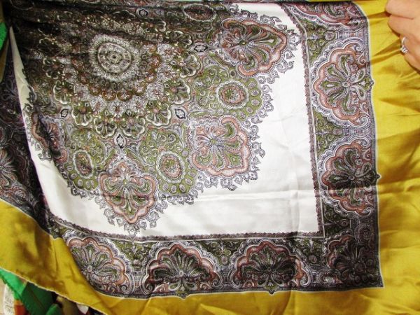 OVER A DOZEN BEAUTIFUL VINTAGE SCARVES-MANY DIFFERENT PATTERNS & COLORS!