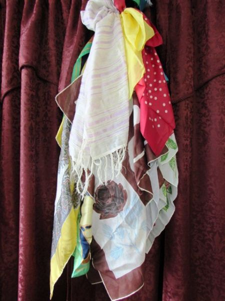 OVER A DOZEN BEAUTIFUL VINTAGE SCARVES-MANY DIFFERENT PATTERNS & COLORS!