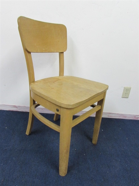 VINTAGE WOODEN SCHOOL CHAIR