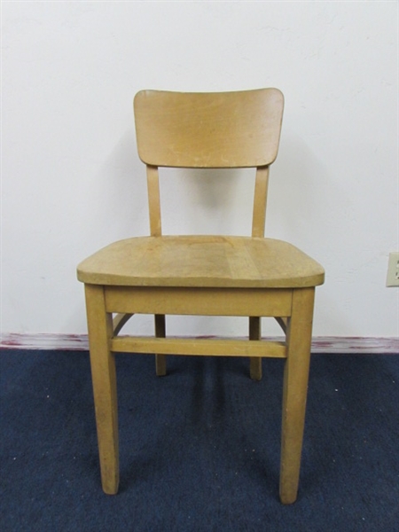 VINTAGE WOODEN SCHOOL CHAIR