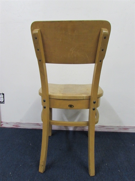 VINTAGE WOODEN SCHOOL CHAIR