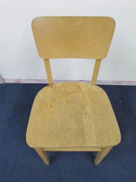 VINTAGE WOODEN SCHOOL CHAIR