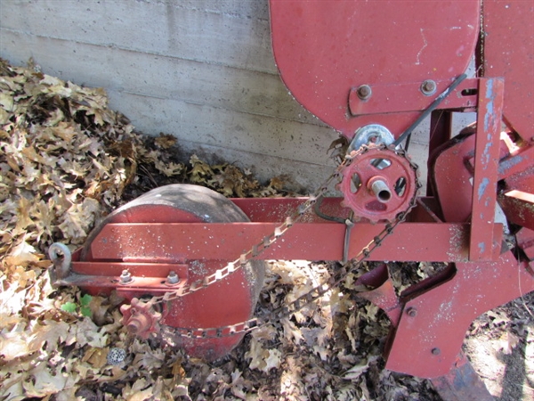 GANDY SEEDER/FERTILIZER/PESTICIDE ON 3-POINT HITCH  - AT THE ESTATE