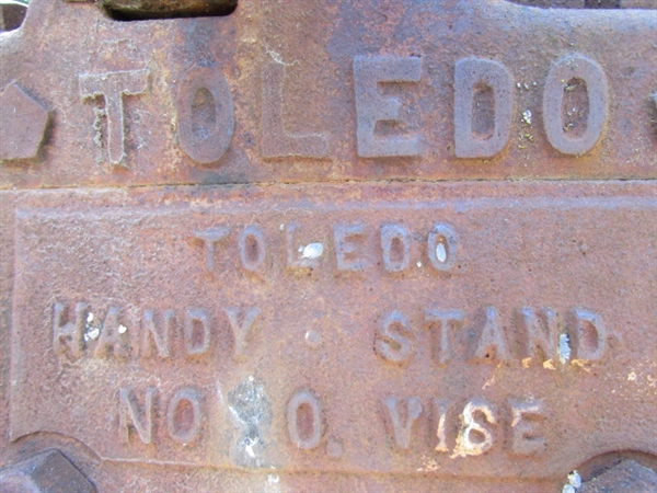 TOLEDO PIPE VICE ON A STAND - AT THE ESTATE