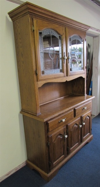 BEAUTIFUL OAK HUTCH WITH EMBELLISHED GLASS DOORS & PLENTY OF STORAGE ROOM 