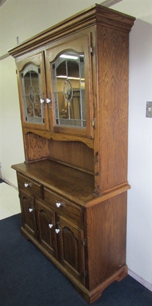 BEAUTIFUL OAK HUTCH WITH EMBELLISHED GLASS DOORS & PLENTY OF STORAGE ROOM 