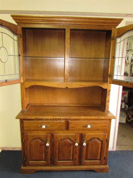 BEAUTIFUL OAK HUTCH WITH EMBELLISHED GLASS DOORS & PLENTY OF STORAGE ROOM 