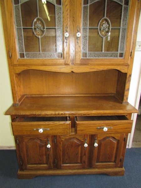 BEAUTIFUL OAK HUTCH WITH EMBELLISHED GLASS DOORS & PLENTY OF STORAGE ROOM 