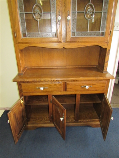 BEAUTIFUL OAK HUTCH WITH EMBELLISHED GLASS DOORS & PLENTY OF STORAGE ROOM 