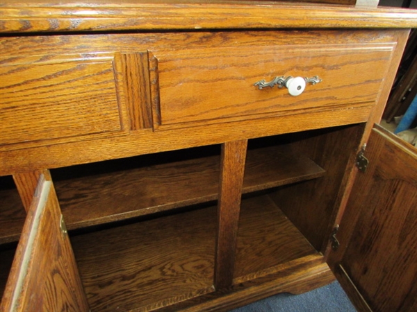 BEAUTIFUL OAK HUTCH WITH EMBELLISHED GLASS DOORS & PLENTY OF STORAGE ROOM 