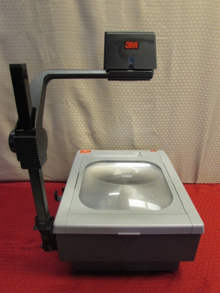 VERY NICE 3M OVERHEAD PROJECTOR - GREAT FOR ART OR SCHOOL