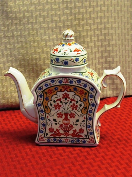 TEA TIME - BEAUTIFUL  TEAPOT, VINTAGE TEACUP & SAUCER & NIB SILVERPLATE SPREADERS & MINI SPOONS 