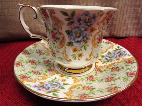 TEA TIME - BEAUTIFUL  TEAPOT, VINTAGE TEACUP & SAUCER & NIB SILVERPLATE SPREADERS & MINI SPOONS 