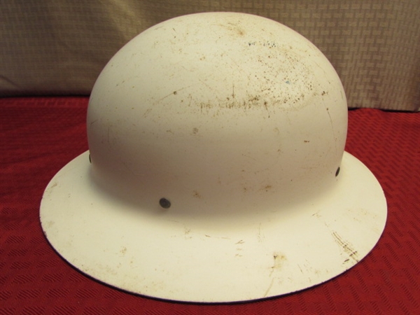 VINTAGE WWII ERA STEEL HELMET/HARD HAT 