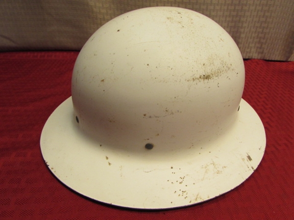 VINTAGE WWII ERA STEEL HELMET/HARD HAT 