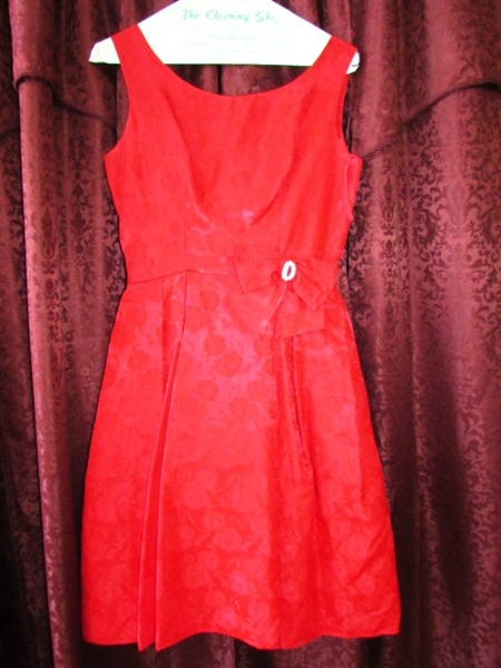 A DRESS FOR EVERY OCCASION - 10 BEAUTIFUL VINTAGE DRESSES, A NIGHTY & HAT
