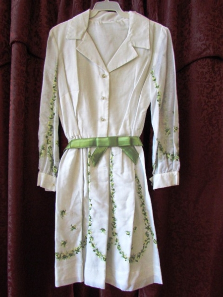 A DRESS FOR EVERY OCCASION - 10 BEAUTIFUL VINTAGE DRESSES, A NIGHTY & HAT
