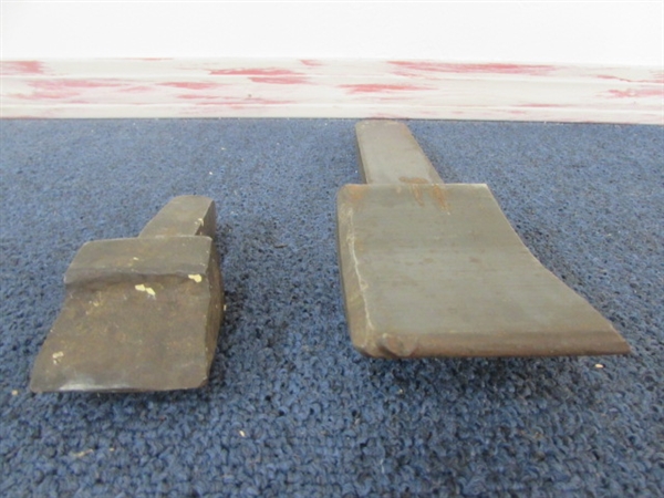 VINTAGE SOLID IRON ANVIL TOOLS