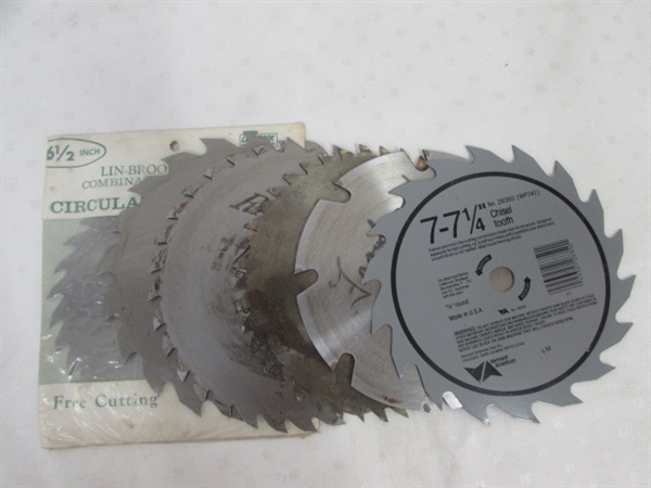 BLACK & DECKER 7-1/4 CIRCULAR SAW & EXTRA BLADES