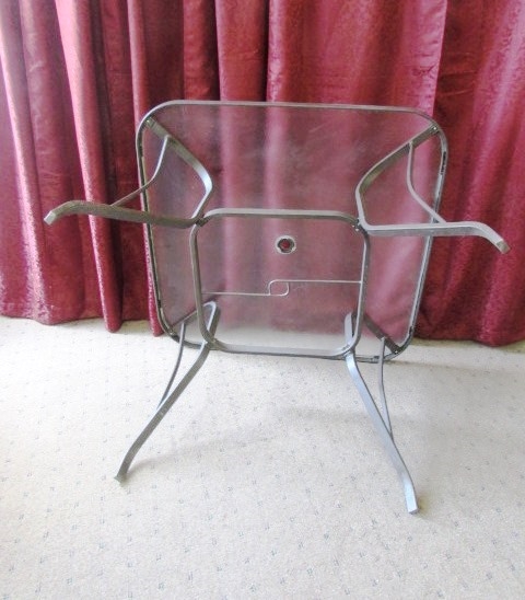 NICE GLASS & METAL OUTDOOR PATIO TABLE