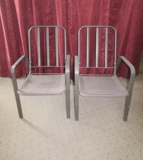 SET OF 2 COMFORTABLE PATIO CHAIRS