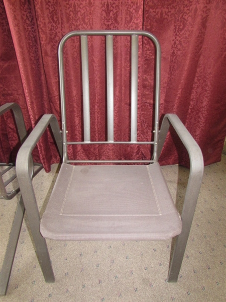 SET OF 2 COMFORTABLE PATIO CHAIRS