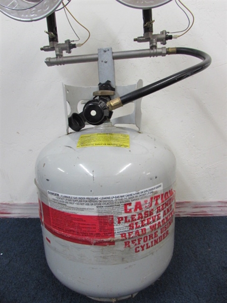 TWO BURNER PROPANE RADIENT HEATER WITH 5 GALLON PROPANE TANK