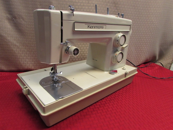 KENMORE ZIG ZAG SEWING MACHINE MODEL 1325 W/ HARD CASE, ACCESSORIES & METAL BOBBINS