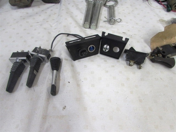 UTILITY TRAILER HITCH WITH TRAILER LIGHTS & ASSORTED PARTS