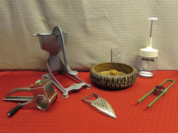 JUICE IT, CHOP IT, GRATE IT!  VINTAGE WEAREVER ALUMINUM ORANGE JUICER, CRANK CHEESE GRATER, CHOPPER & MORE